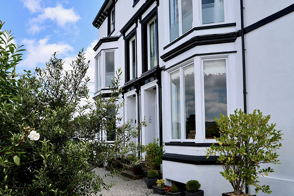 Lake-View-self‑catering-apartment-garden